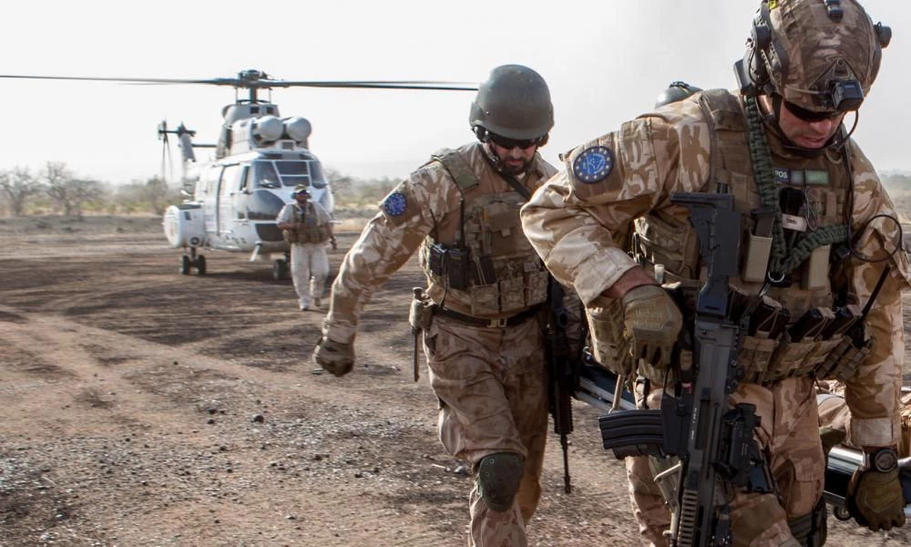 Οργή Γερμανού αξιωματούχου: “Η ΕΕ πρέπει να απειλήσει στρατιωτική επέμβαση στη Λιβύη"